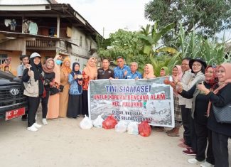 DLH Peduli, Pembagian sembako bagi Warga yang terdampak banjir di Kec. Kalukku