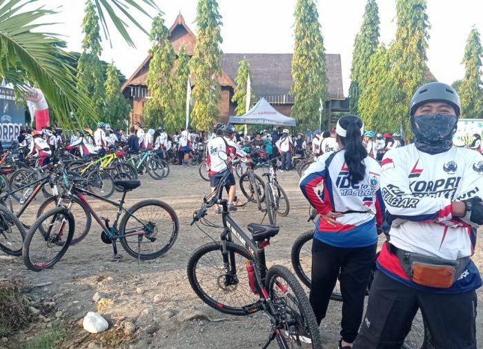 Kadis DLH beserta Jajaran Mengikuti Kegiatan Fun Bike dalam rangka HUT Korpri ke-51.