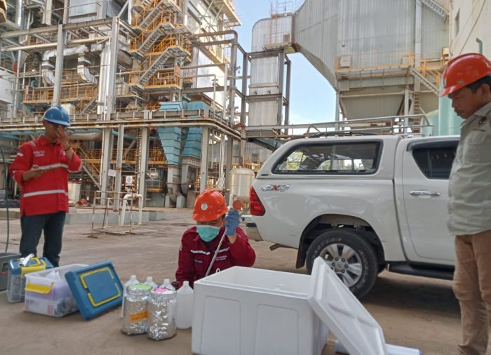 KEGIATAN SAMPLING OLEH UPT LABORATORIUM LINGKUNGAN DINAS LINGKUNGAN HIDUP PROV. SULBAR