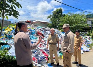 DLH Prov. Sulbar melakukan koordinasi langsung dengan Bawaslu Kab. Mamuju terkait penanganan sampah APK (Alat Peraga Kampanye) selama Pemilu 2024