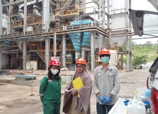 Pengambilan sampel air limbah PT. Rekind Daya Mamuju oleh UPTD Laboratorium DLH Prov.Sulbar