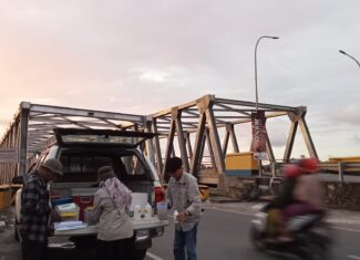 KEGIATAN SAMPLING OLEH UPTD LABORATORIUM LINGKUNGAN DINAS LINGKUNGAN HIDUP PROV. SULBAR