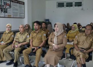 Kegiatan Rutin di Senin pagi, Apel Pagi DLH Sulbar di lanjutkan rapat internal DLH