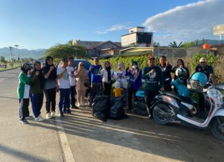 Aksi jumat bersih DLH di pinggir pantai arteri