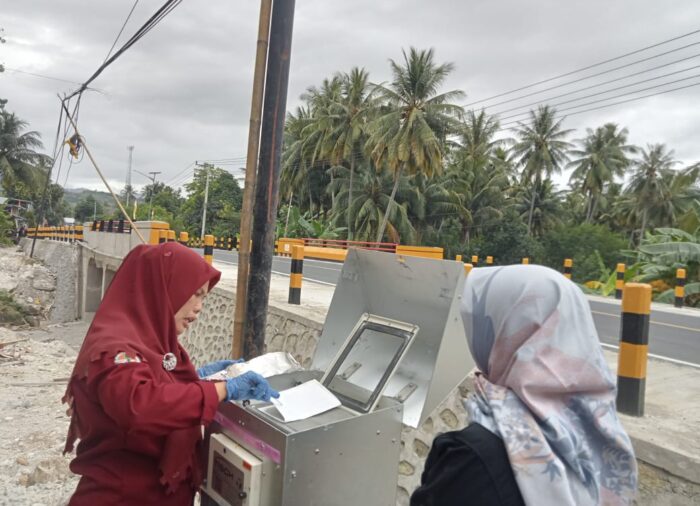 KEGIATAN SAMPLING OLEH UPTD LABORATORIUM LINGKUNGAN DINAS LINGKUNGAN HIDUP PROV. SULBAR