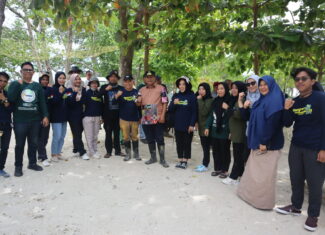 DLH Sulbar full team dalam aksi Sepekan menanam Mangrove di Desa Lebani.