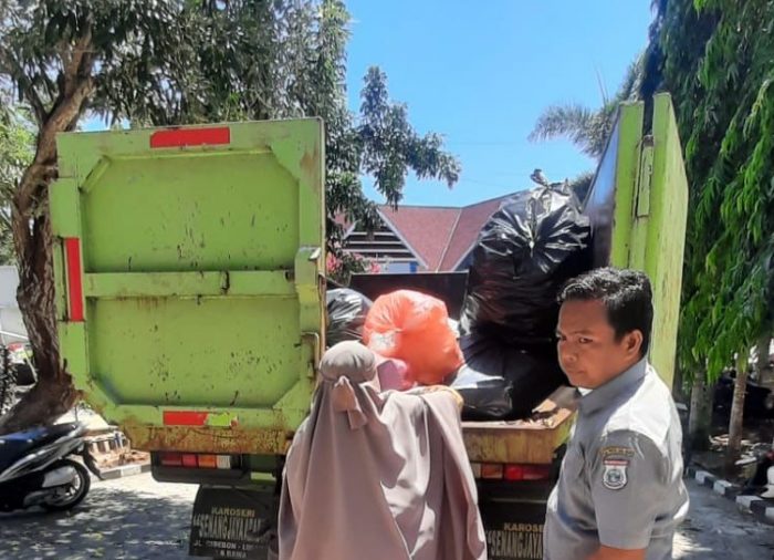 Kegiatan Bank Sampah Unit Malaqbi Dinas Lingkungan Hidup Provinsi Sulawesi Barat